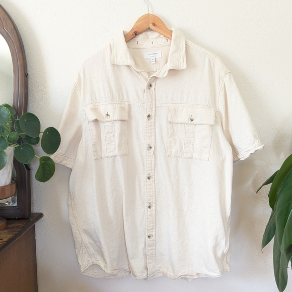 Banana Republic | Standard Fit | Short Sleeve Authentic Ecru Wash Denim - Picture 1 of 9